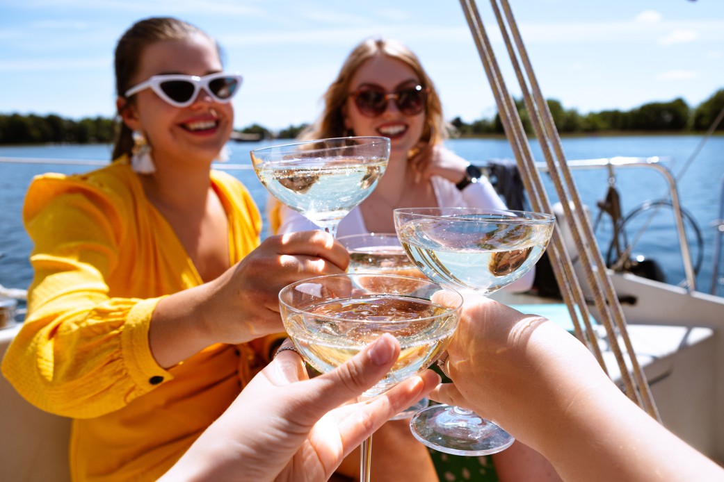 Five Benefits of Renting a Yacht for a Party in Spain